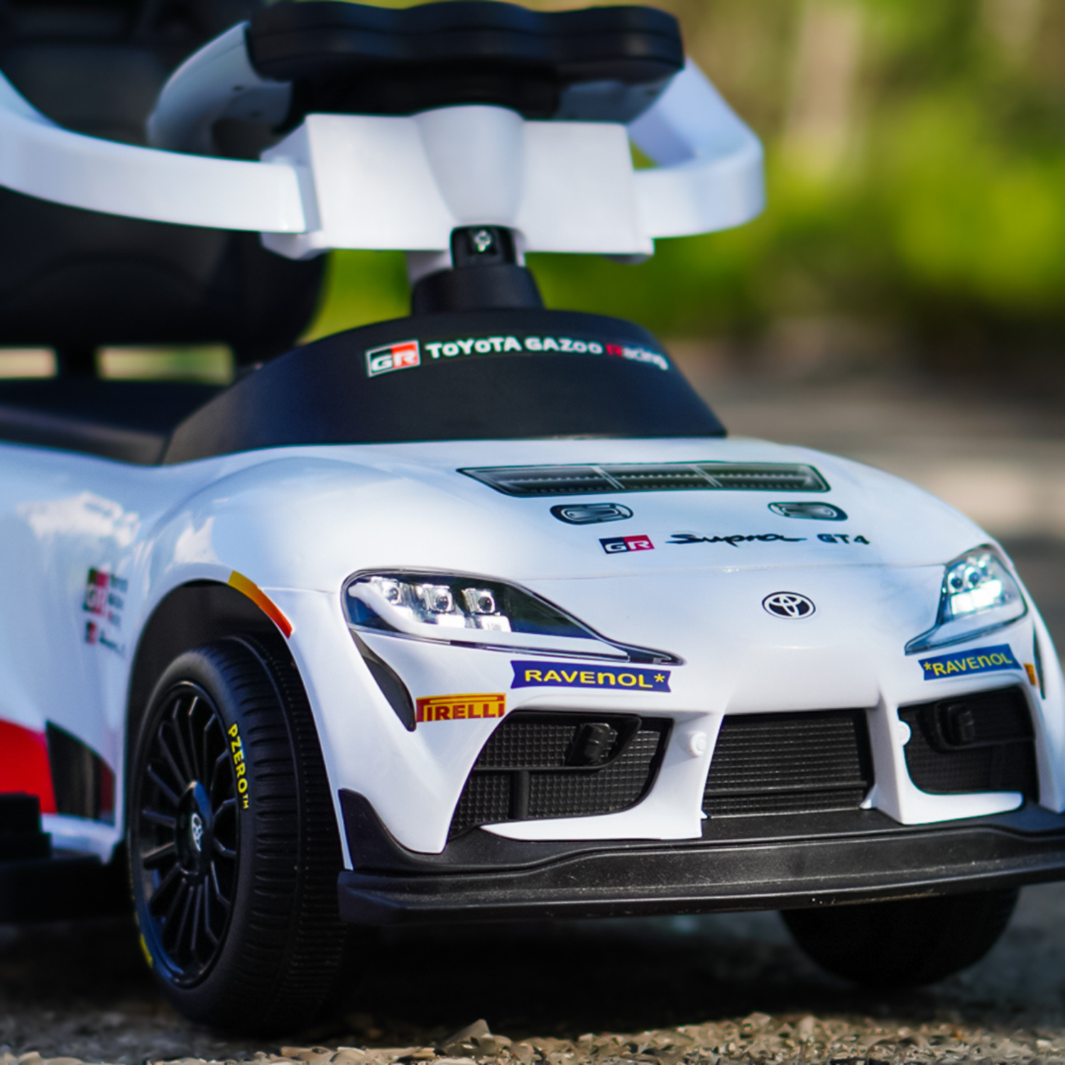 Masinuta 3 in 1, Invincio Toyota Supra pentru Copii 1-3 Ani, Maner detasabil Control Parental, Suport Picioare, Muzica Interactiva, Compartiment Depozitare, Design Sportiv, Alb