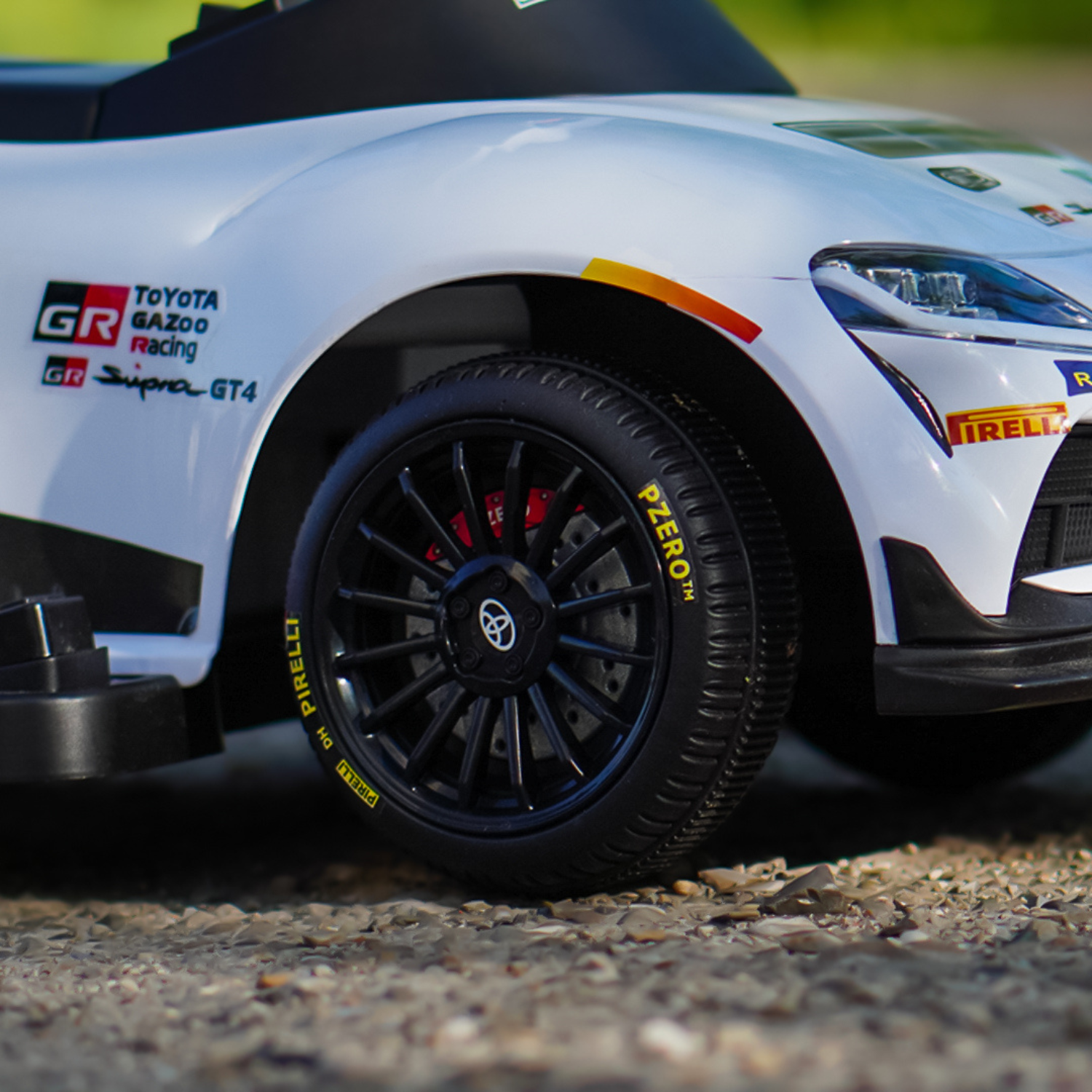 Masinuta 3 in 1, Invincio Toyota Supra pentru Copii 1-3 Ani, Maner detasabil Control Parental, Suport Picioare, Muzica Interactiva, Compartiment Depozitare, Design Sportiv, Alb