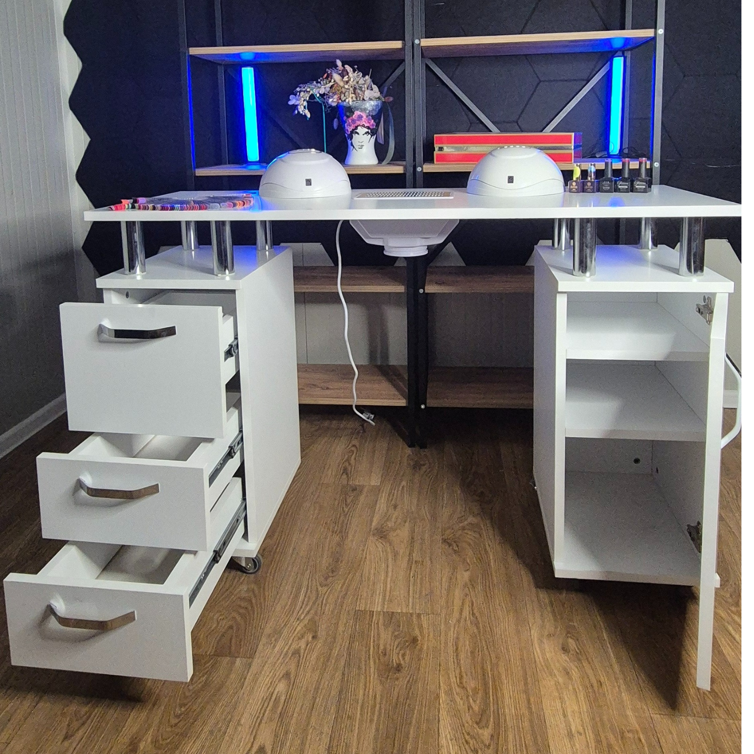 Masa manichiura profesionala INVINCIO™ Elegant Nails, cu aspirator praf silentios, dimensiuni 120x45x76 cm, 3 sertare, dulap lateral cu 3 rafturi, roti pivotante, blat hipoalergenic, alb