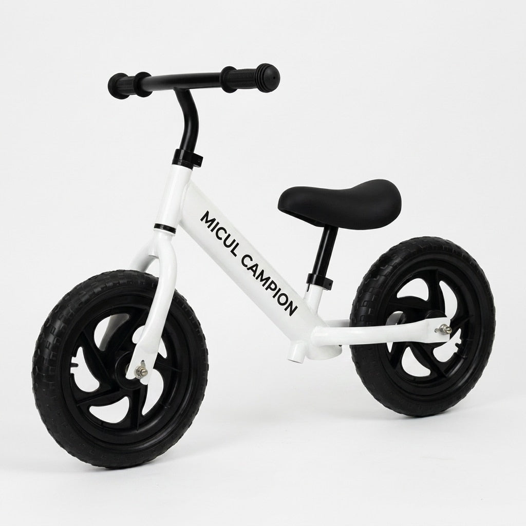 Bicicleta Fara Pedale, Invincio Micul Campion, pentru Copii 3-6 Ani, Roti EVA Anti-Pana, Scaun si Ghidon Reglabil, Cadru Otel Usor, Manere Antialunecare – Perfecta pentru Echilibru si Coordonare, Capacitate Maxima 30 de kg, Alba