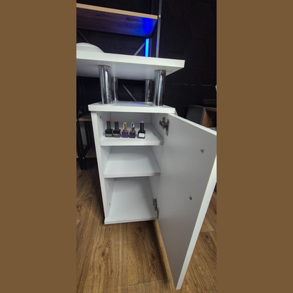 Masa manichiura profesionala INVINCIO™ Elegant Nails, cu aspirator praf silentios, dimensiuni 120x45x76 cm, 3 sertare, dulap lateral cu 3 rafturi, roti pivotante, blat hipoalergenic, alb